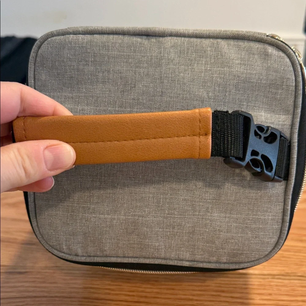Momojing insulated breastmilk cooler and baby bottle bag